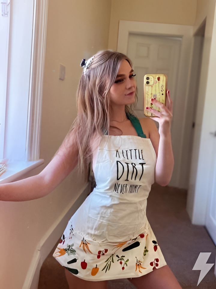 Элеонора привлекательная девушка из Бийска цена от 2500 руб