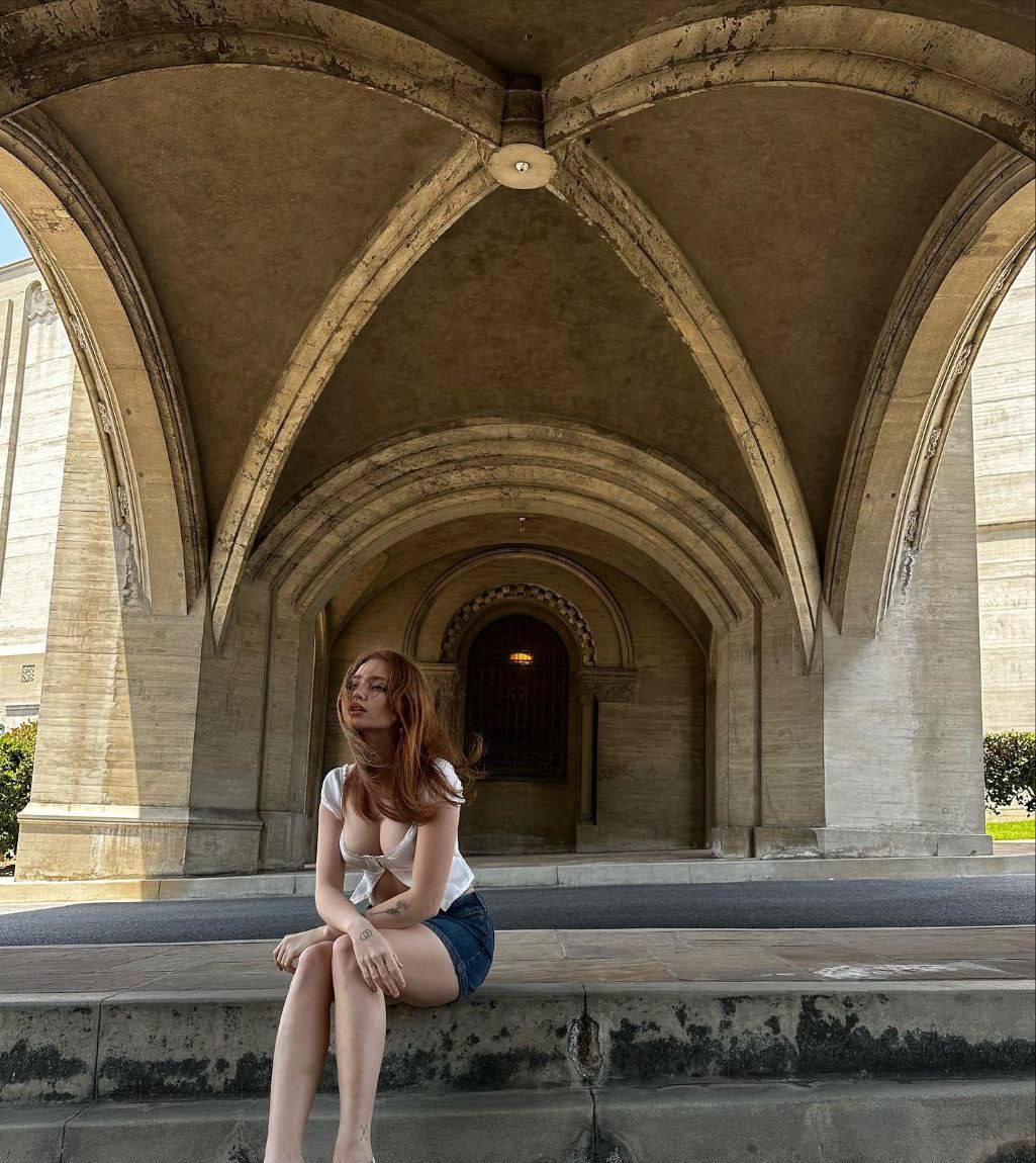 Александра привлекательная девушка из Бийска цена от 3000 руб