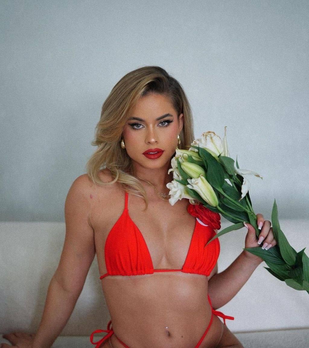 Светка привлекательная девушка из Бийска цена от 4000 руб