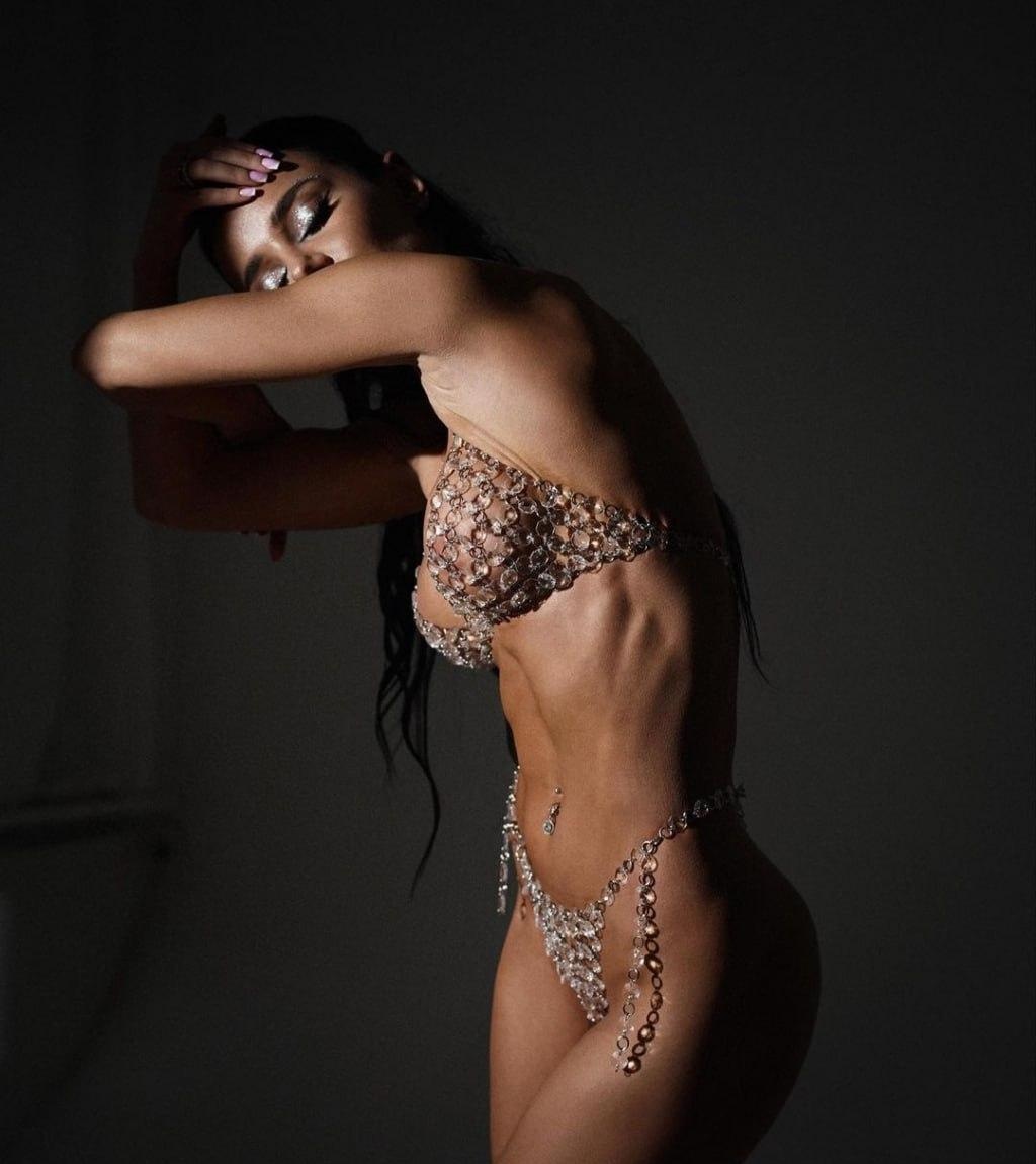 Клара привлекательная девушка из Бийска цена от 6000 руб